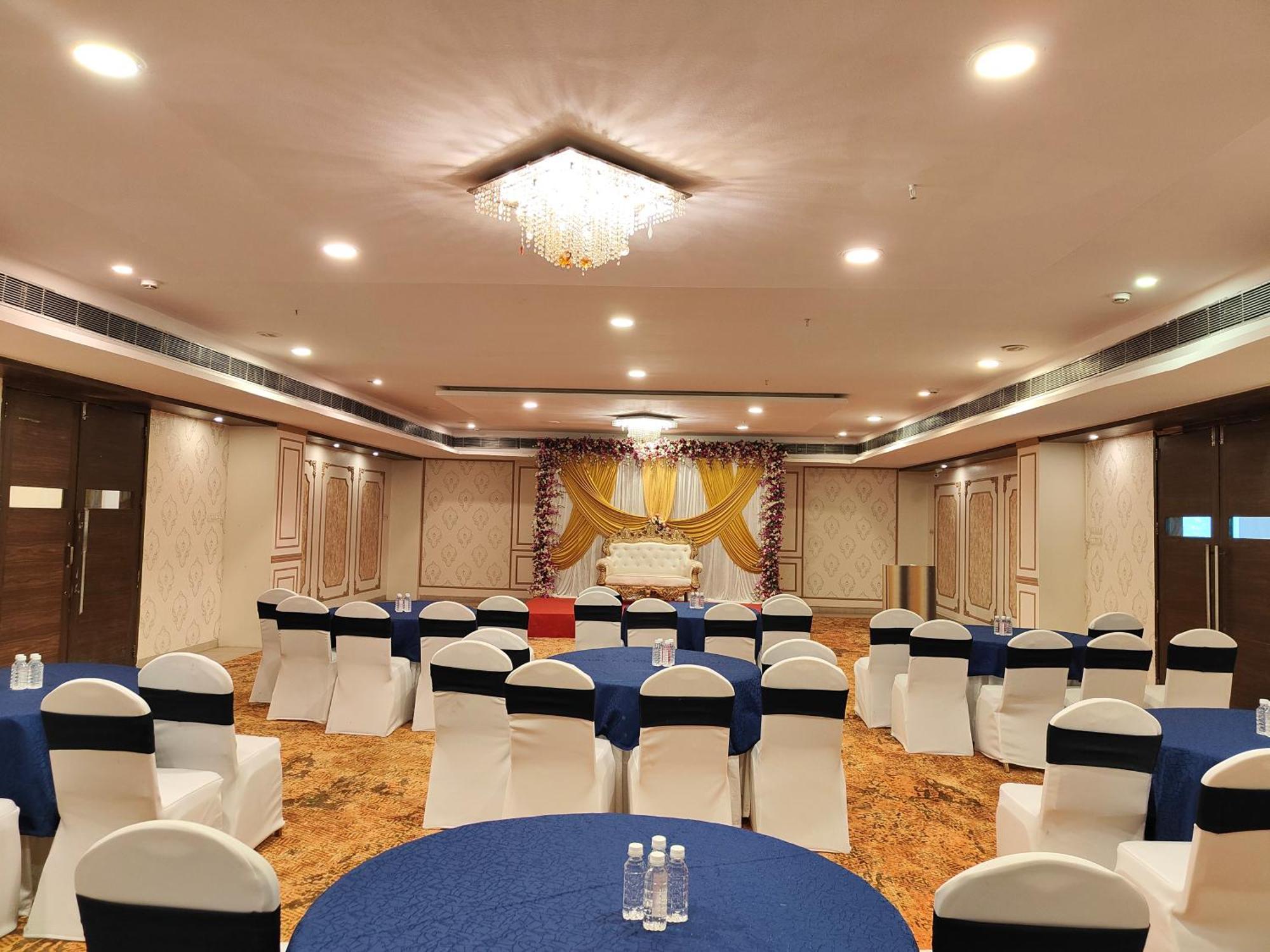 The Altruist Business Hotel Kharadi Pune Eksteriør bilde
