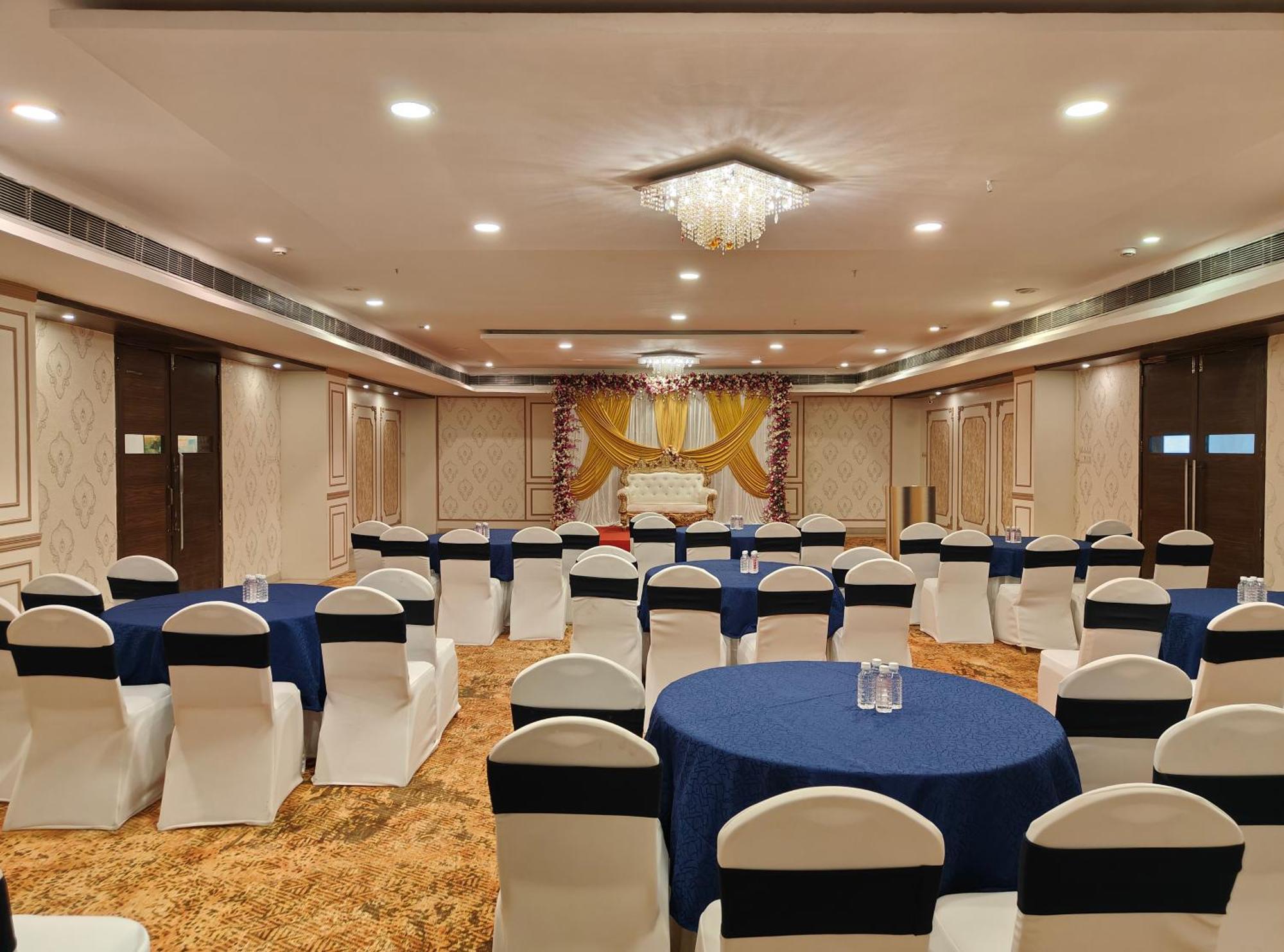 The Altruist Business Hotel Kharadi Pune Eksteriør bilde