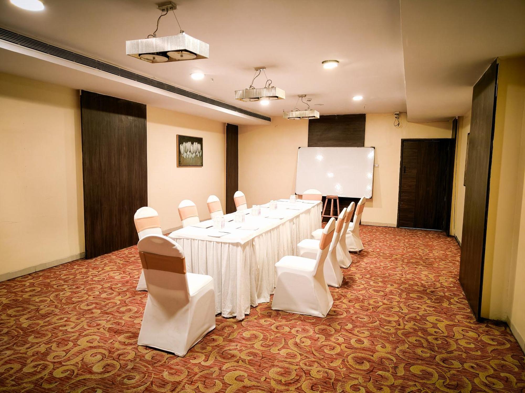 The Altruist Business Hotel Kharadi Pune Eksteriør bilde