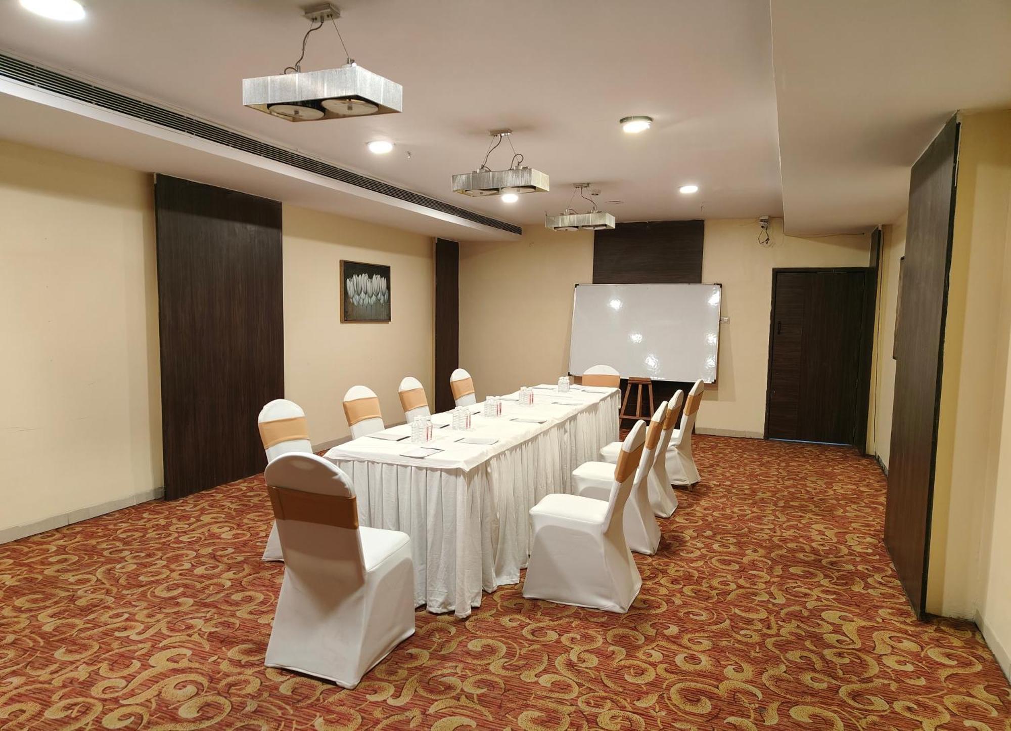 The Altruist Business Hotel Kharadi Pune Eksteriør bilde