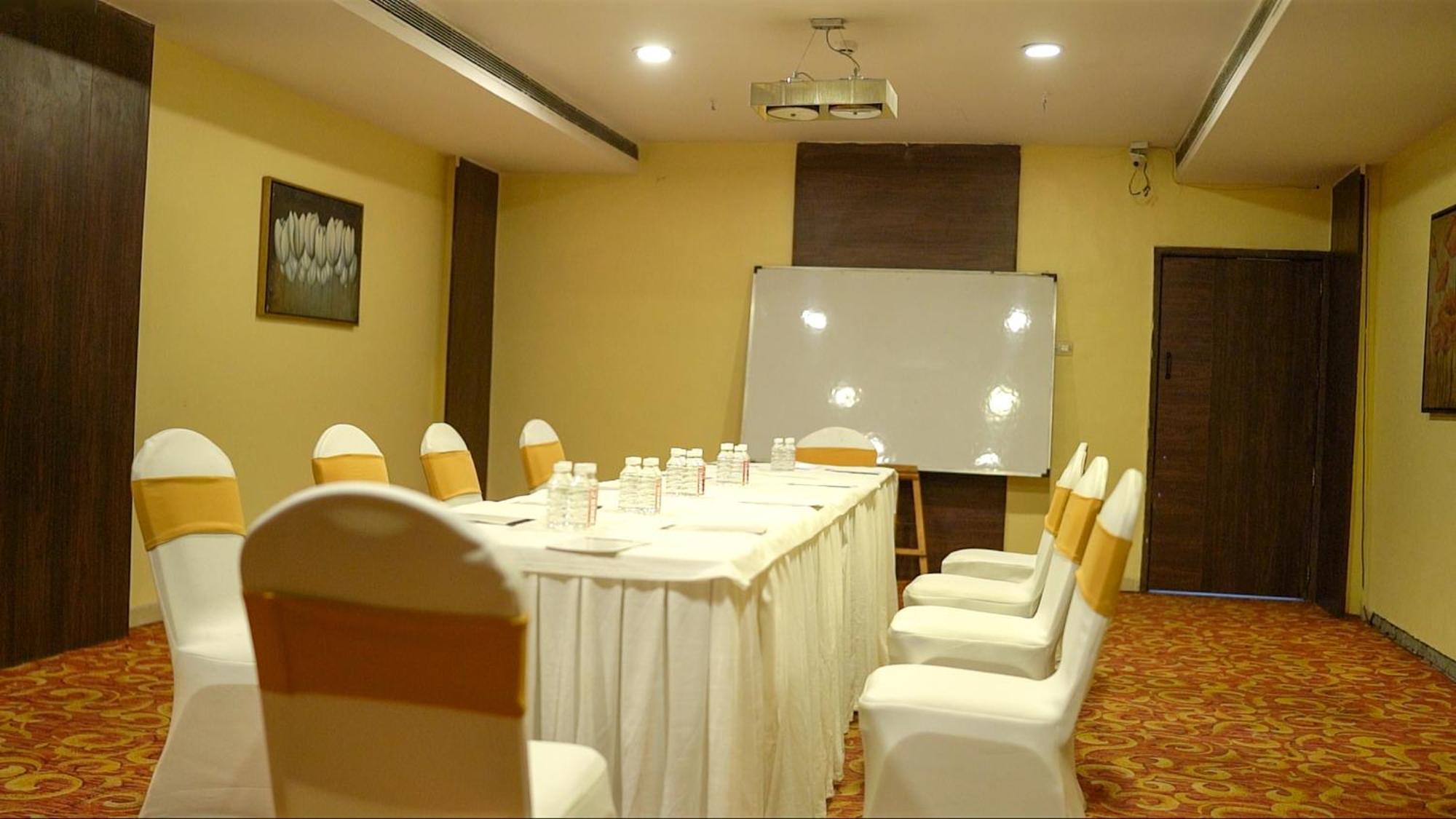 The Altruist Business Hotel Kharadi Pune Eksteriør bilde